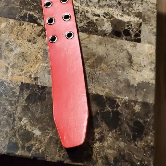 1.5 inch wide red riveted belt - Picture 2 of 4